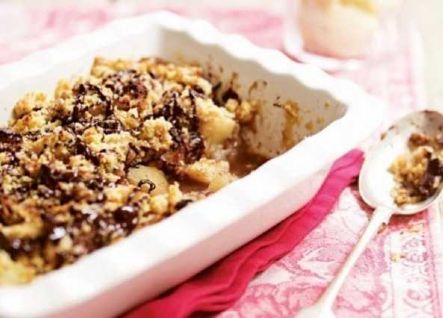 Apple and pear crumble with ginger and chocolate